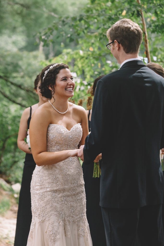 September Minocqua, Wisconsin, elegant northwoods wedding with an outdoor ceremony and reception at The Waters of Minocqua, photographed by Rockford, Illinois wedding photographer Sara Anne Johnson