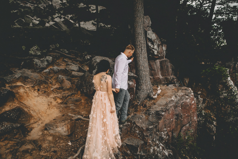Cliffside Devils Lake State Park summer engagement session with Callie + Dylan by Sara Anne Johnson - Photographer