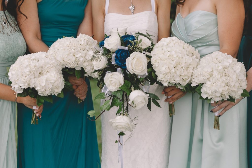 Summer, Crystal Lake, Illinois blue and aquamarine wedding photographed by Sara Anne Johnson